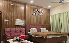 Hotel Ashoka Palace